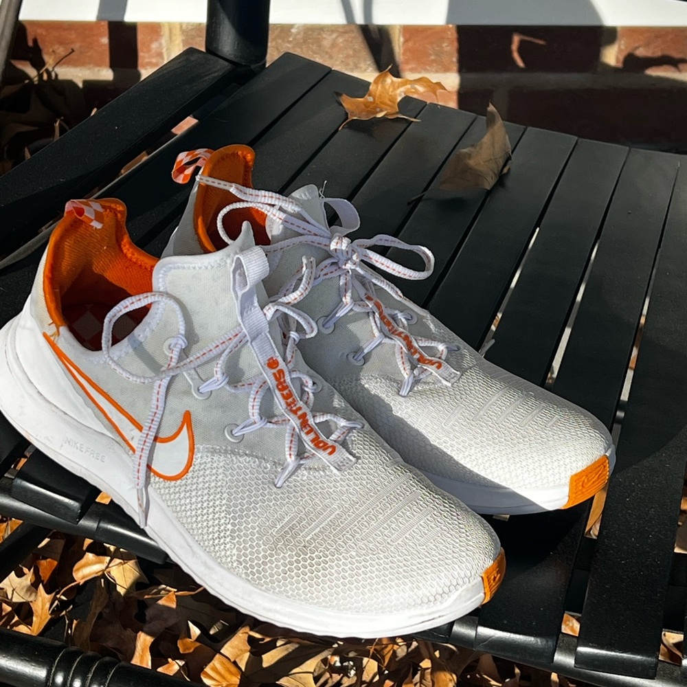 Nike Women’s Tennessee Volunteers Sneaker